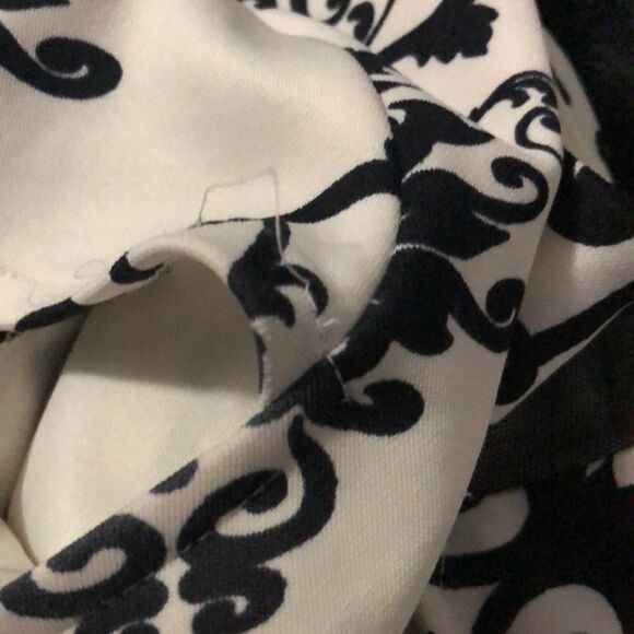 B. Darlin black and white sheer back cap sleeve dress - Picture 14 of 14